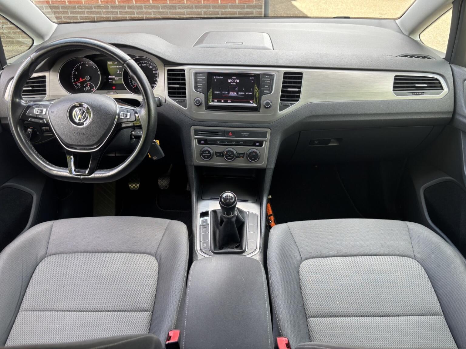 Volkswagen-Golf Sportsvan-17