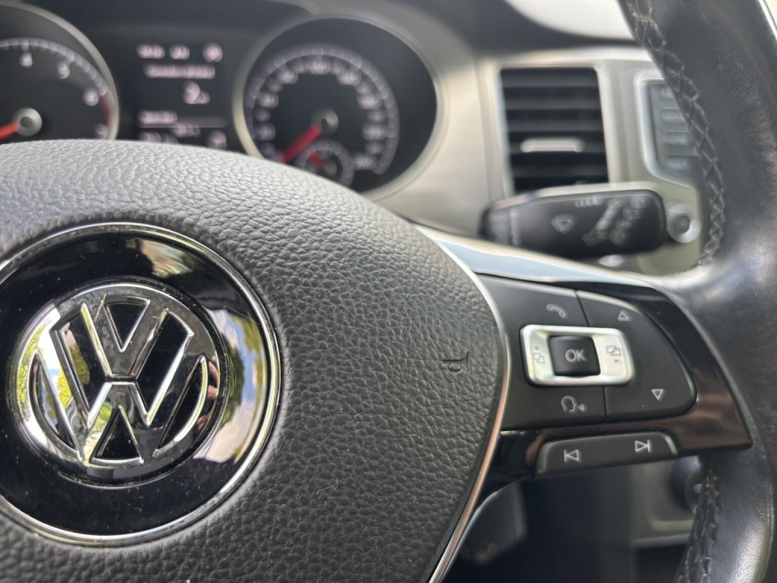 Volkswagen-Golf Sportsvan-15