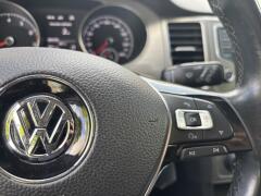 Volkswagen-Golf Sportsvan-15