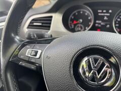 Volkswagen-Golf Sportsvan-16