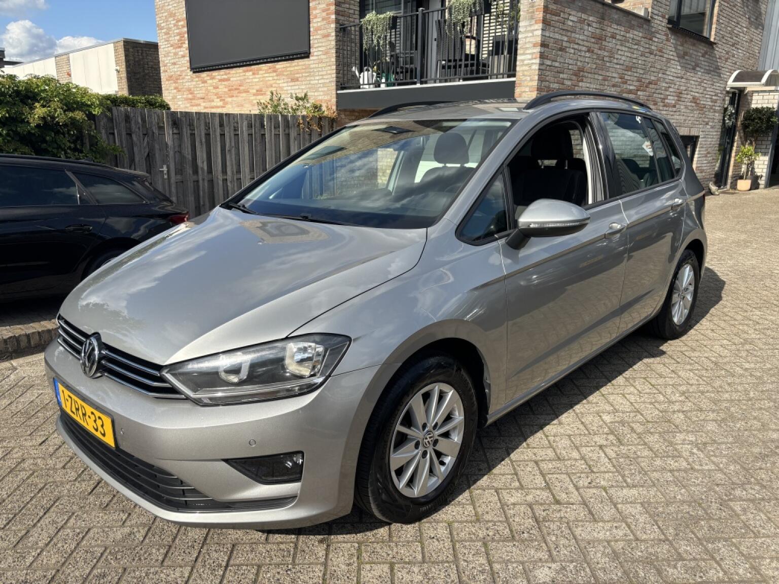 Volkswagen-Golf Sportsvan-0