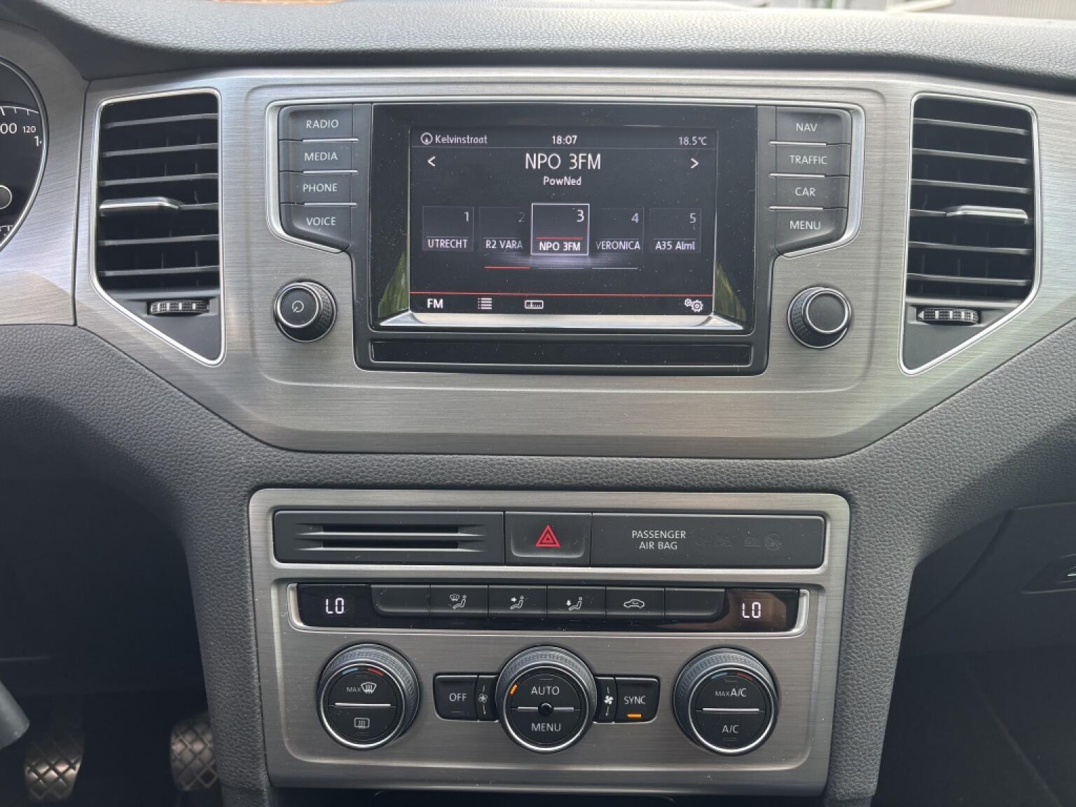 Volkswagen-Golf Sportsvan-22