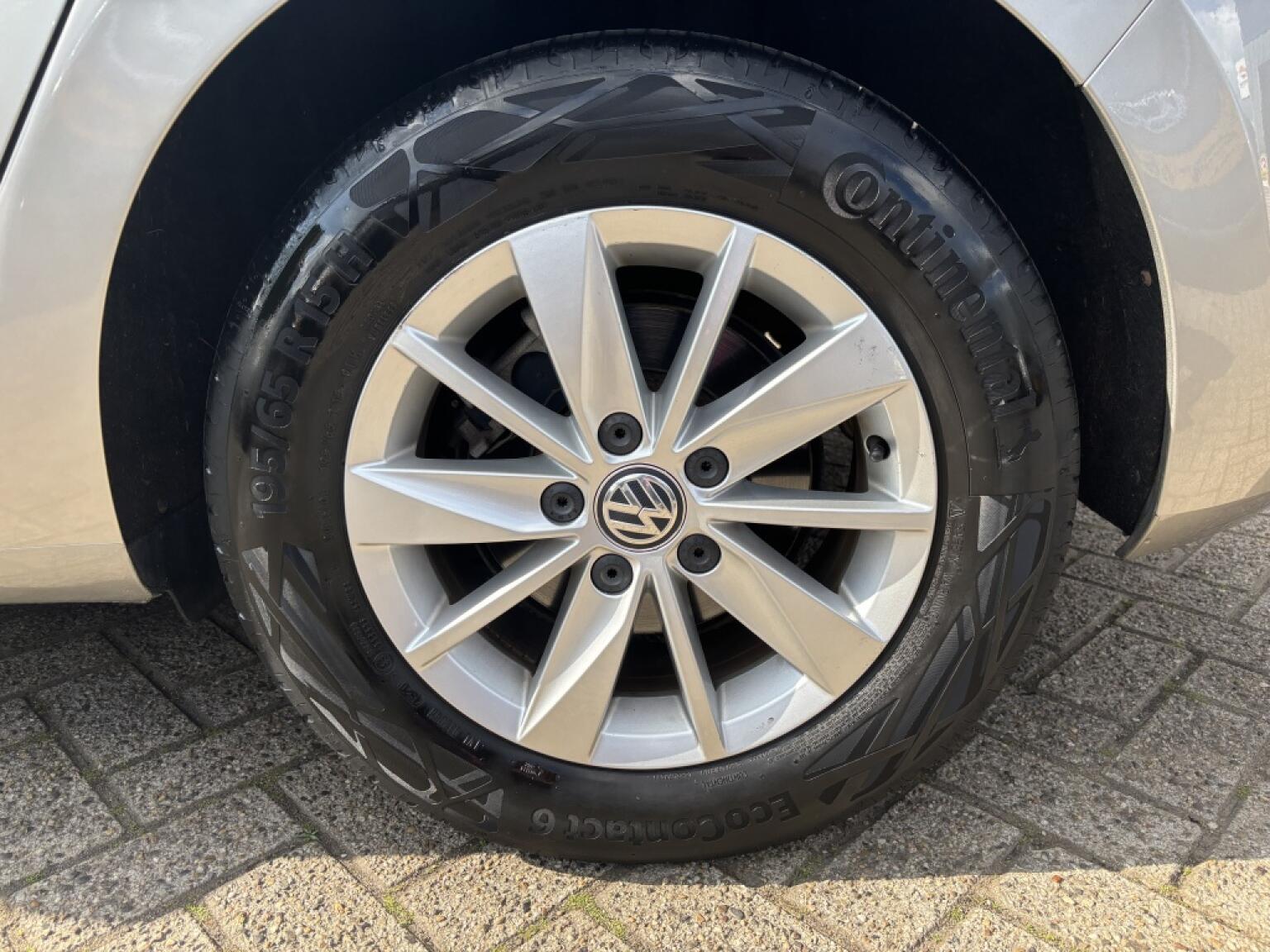 Volkswagen-Golf Sportsvan-4