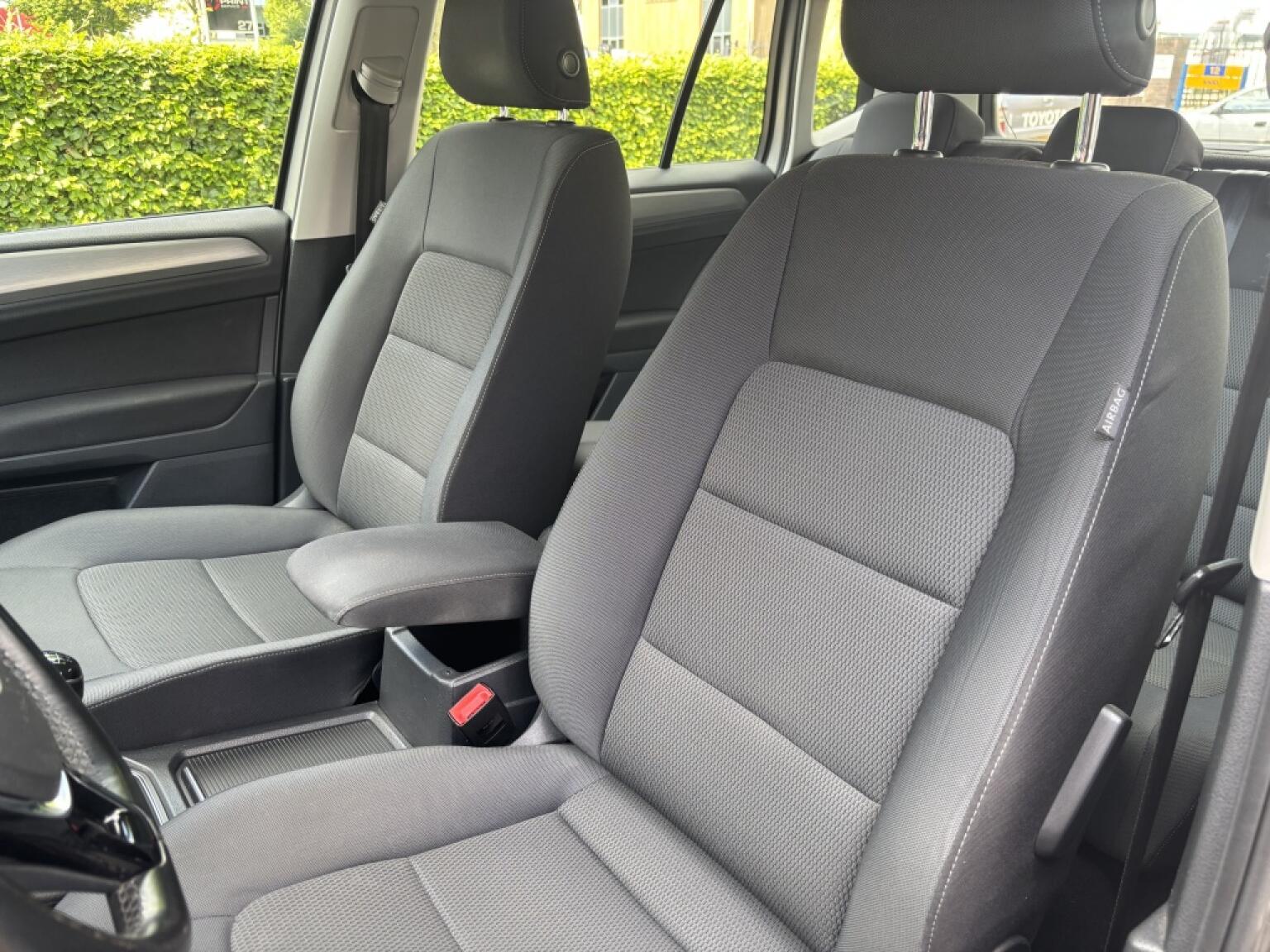 Volkswagen-Golf Sportsvan-10