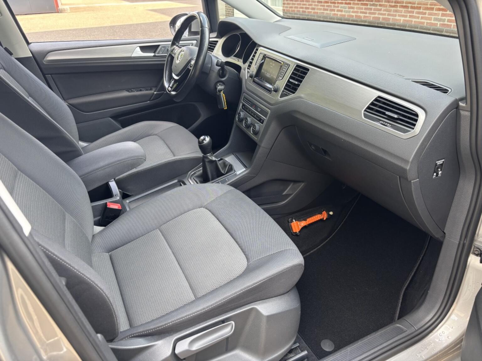 Volkswagen-Golf Sportsvan-12