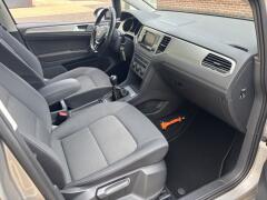 Volkswagen-Golf Sportsvan-12