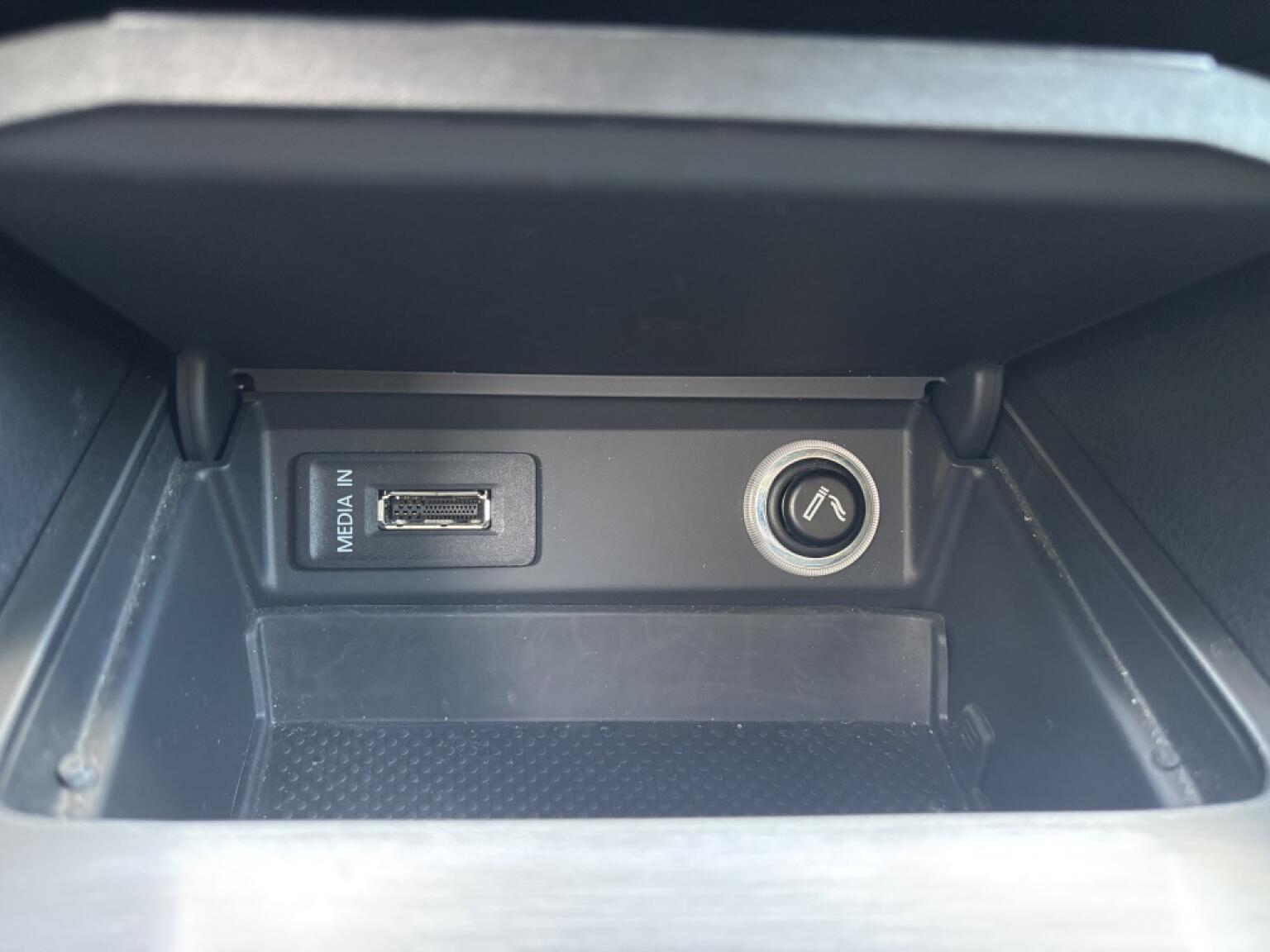 Volkswagen-Golf Sportsvan-26