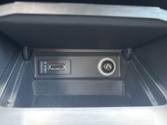 Volkswagen-Golf Sportsvan-26